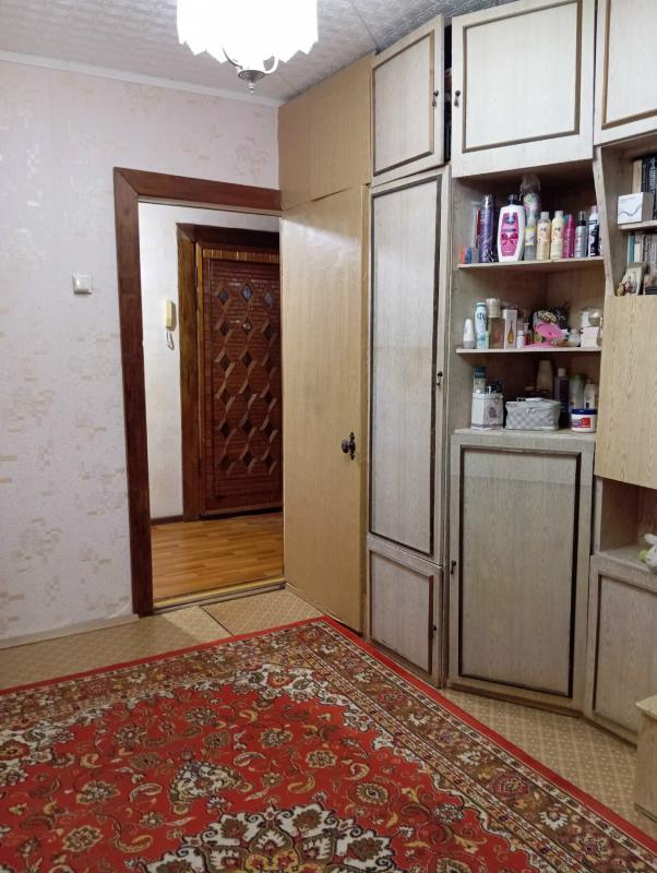 Квартира улучшенной планировки,большая кухня, просторная лоджия. - Орск