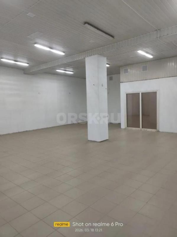Сдам в аренду магазин, состоящий из двух помещений -250 и 120 кв. - Орск