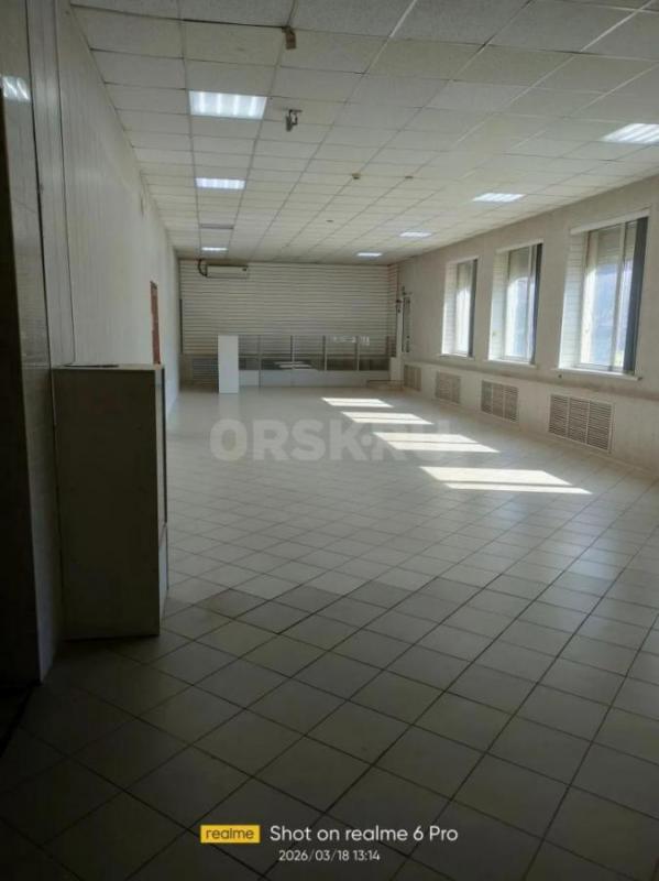 Сдам в аренду магазин, состоящий из двух помещений -250 и 120 кв. - Орск