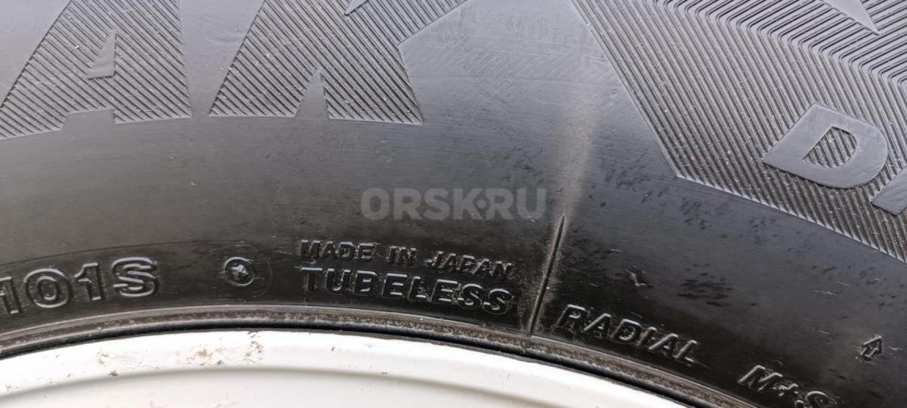 комплект зимних фрикционных шин Bridgestone Blizzak DM-V2 215x70 R17 в отличном состоянии. - Орск