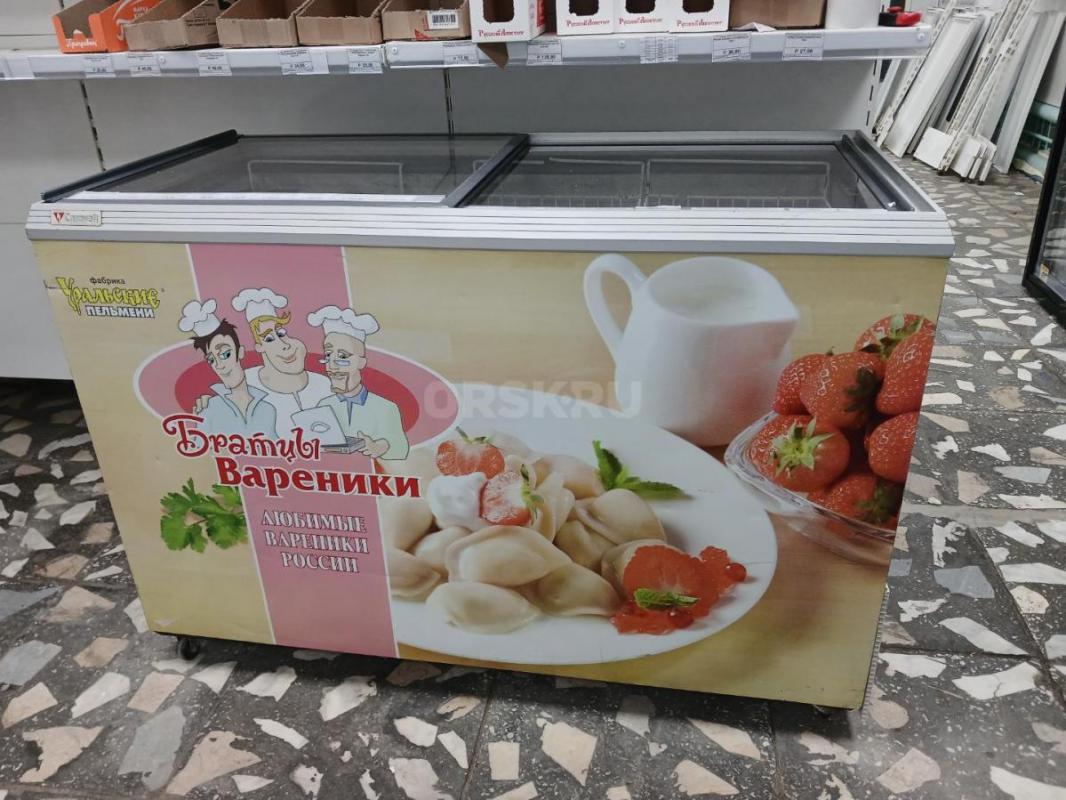 Продам холодильные шкафы-витрины 3шт по 45000 руб. - Орск