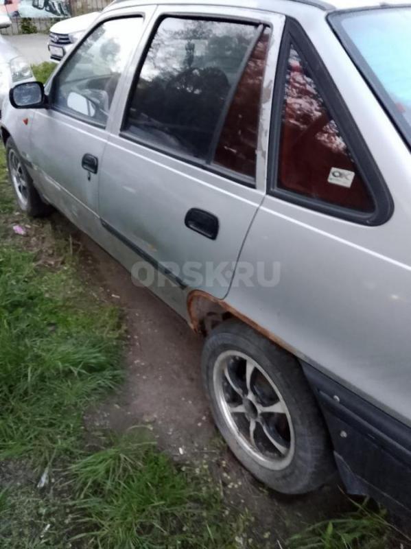 Продам Дэу Нексия 2003г,расходует масло,дымит,торг! - Орск