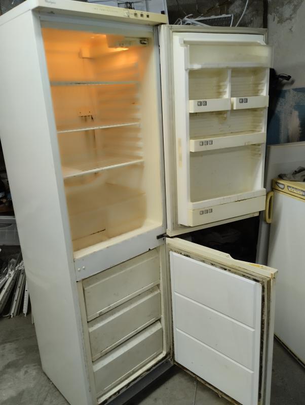 Продам холодильник Whirlpool ART 330/G/WP, двух компрессорный, обе камеры в исправном состоянии. - Новотроицк