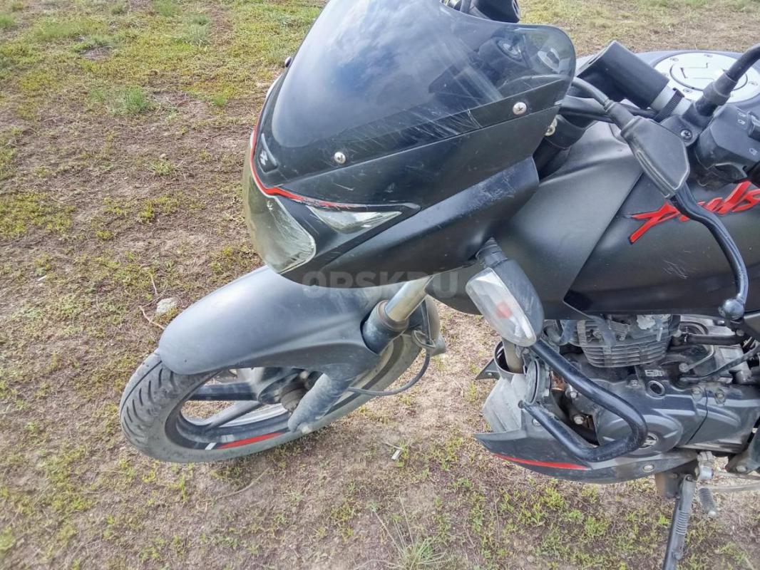 BAJAJ Pulsar 180 в хорошем состоянии, есть небольшие потертости пластика. - Орск