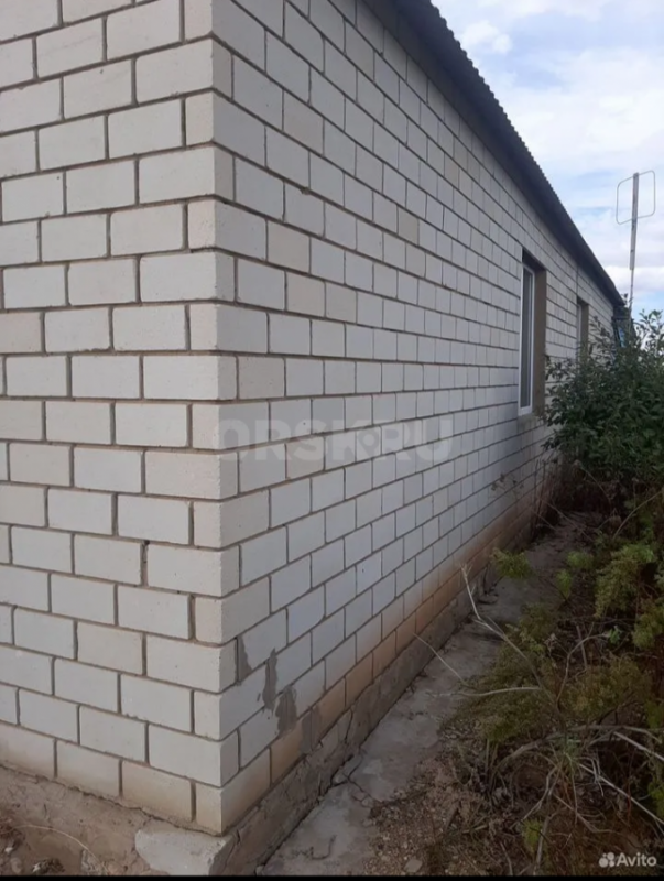 Вашему вниманию представлен прекрасный частный дом, расположенный по адресу Адамовский район, посёло - 1