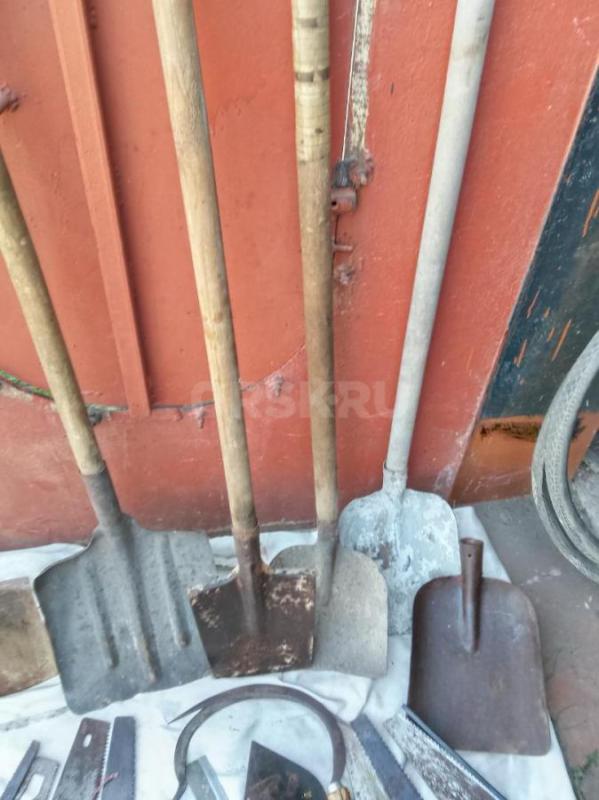 Продам лопаты,виды , ножовки ,серпы , шпателя , тяпку , веткорез , мастерок по 300 рублей за штуку. - Орск