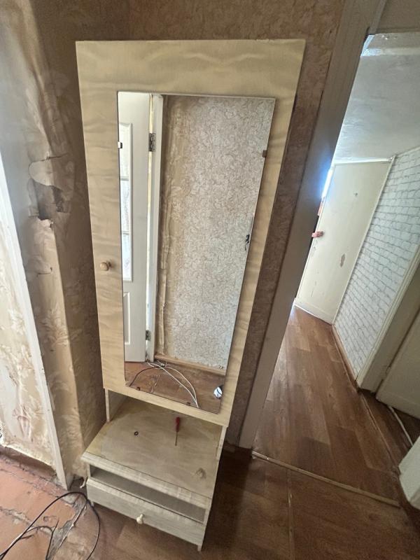 Стенка-горка 1200руб., тумбочка 500руб., тумбочка для ванной комнаты 500руб., шкаф для прихожей 500р - Новотроицк