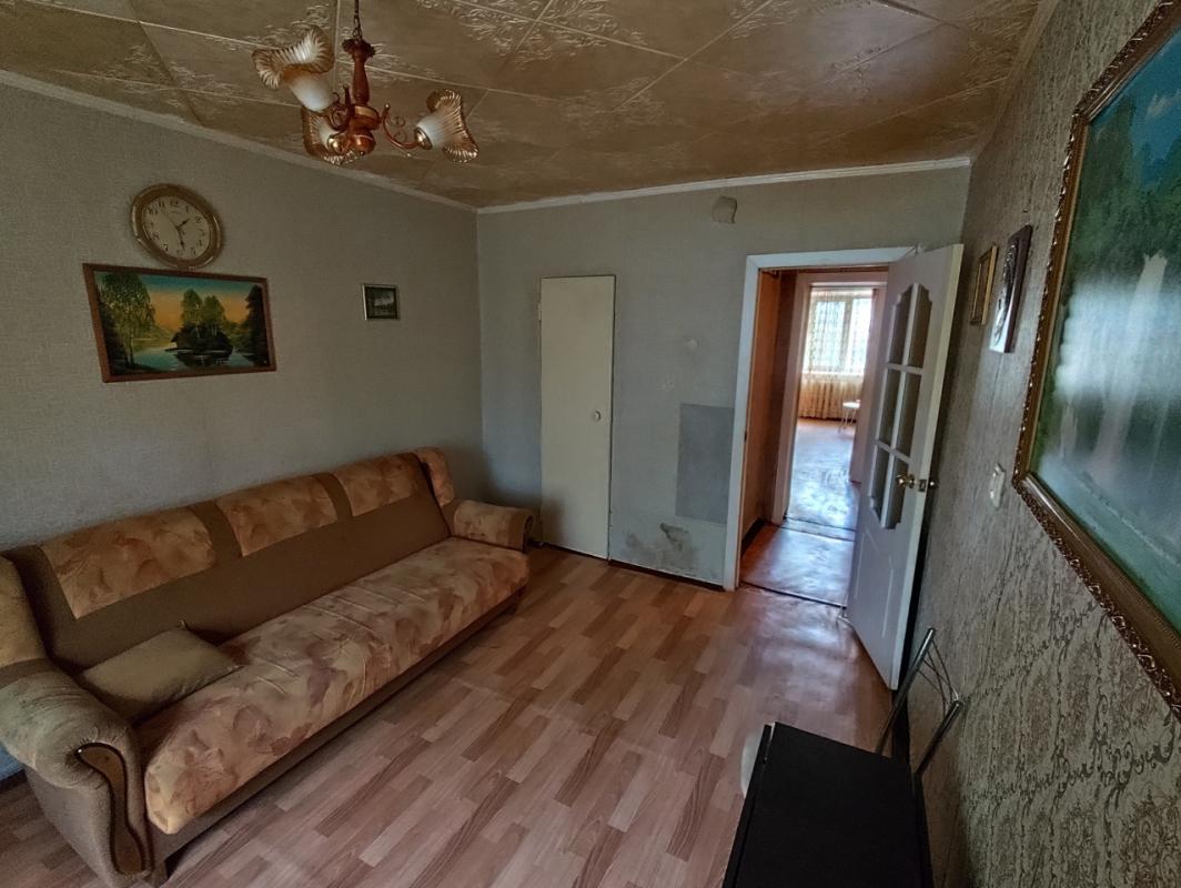 Продаётся уютная двухкомнатная квартира (распашонка), комнаты раздельные, площадью 48.2 квадратных м - Орск