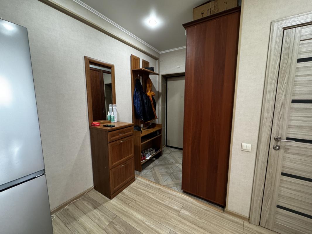 Продаётся уютная и светлая
Двухкомнатная квартира в г. - Оренбург