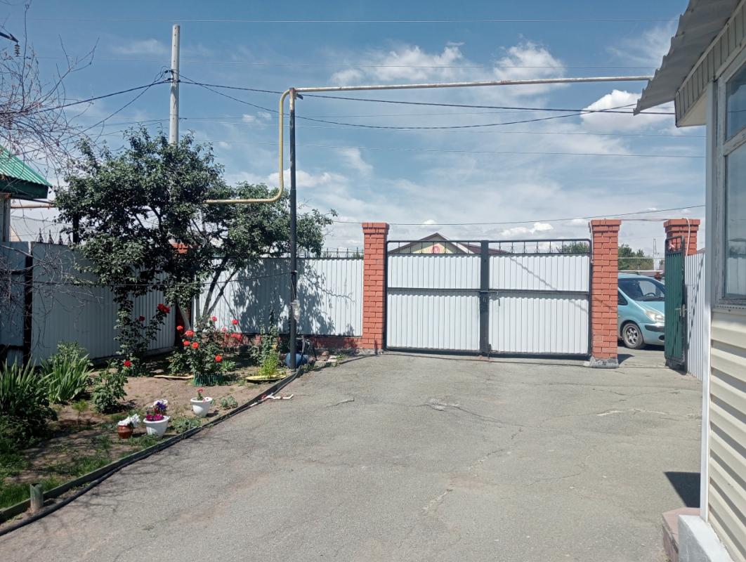 Продается просторный дом в экологически чистом районе города с удобными подъездными путями, который - Орск