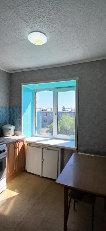 В продаже  2-комнатная квартира по очень хорошей  цене по адресу:  г. - Новотроицк