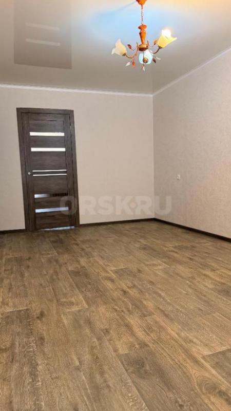 Продам 2-ух комнатную квартиру в районе остановки "6 школа". - Орск