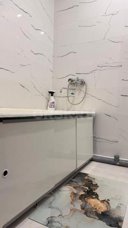 Продам 2-ух комнатную квартиру в районе остановки "6 школа". - Орск