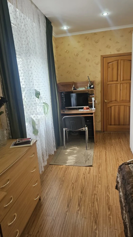 О квартире:
-площадь 75,6 кв. - Новотроицк
