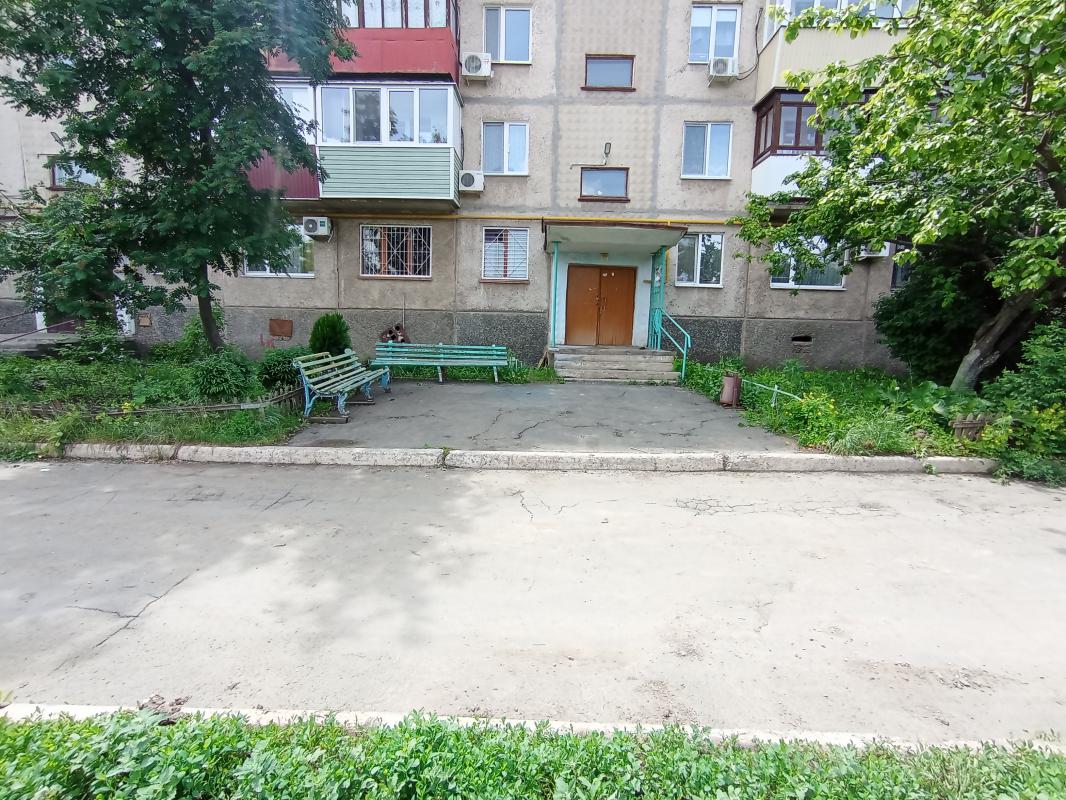 В продаже  2-комнатная квартира по адресу:  г. - Новотроицк