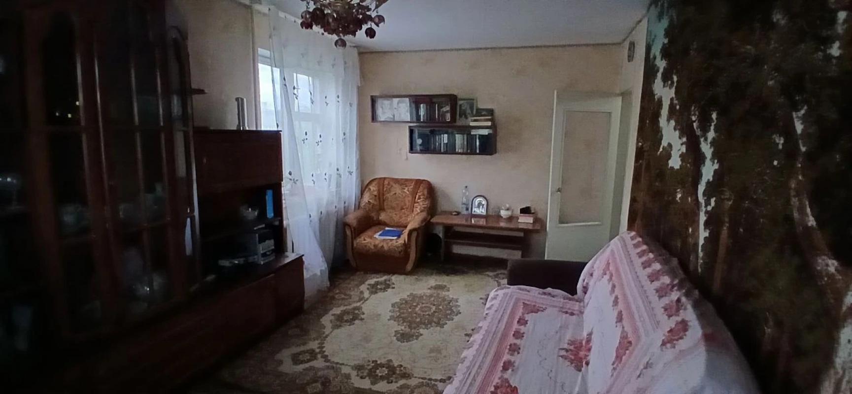 В продаже  2-комнатная квартира на привлекательном этаже с раздельными ходами. - Новотроицк