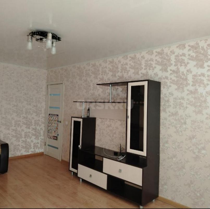Продам уютную светлую квартиру в хорошем районе (Меридиан), рядом остановка, школа, магазины. - Орск