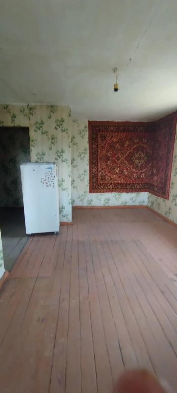 Продаю квартиру за 17 школой в кирпичном доме,  требуется ремонт, Цена соответствует состоянию, торг - Новотроицк