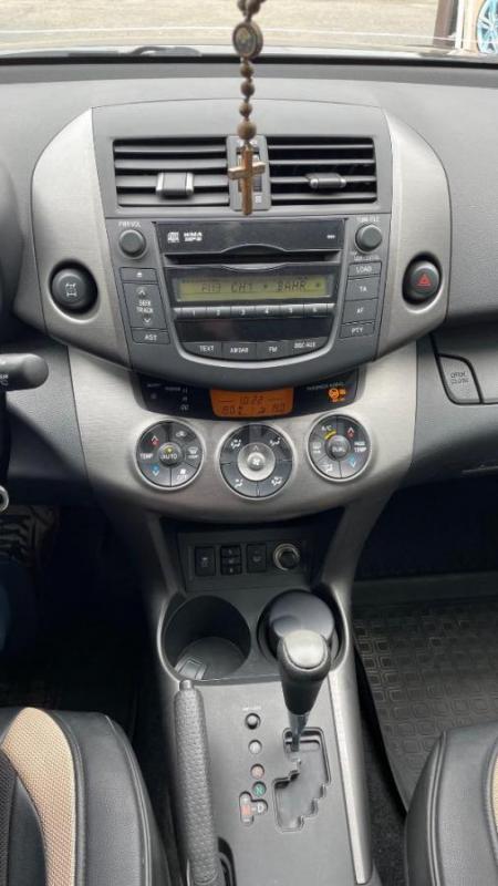 Пpoдается Лeгендaрная Тоyotа RAV4 2011 года выпуска

По факту два хозяина

Комплектация:

Клим - Новотроицк