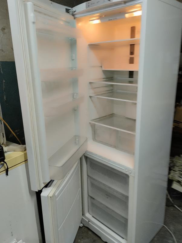 Продам холодильник Аристон HBM 1181.4 F - Новотроицк