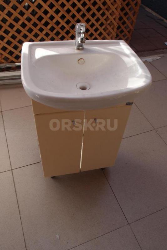 Продам б/у мойку в сборе (тумба, кран, слив) -3000 руб. - Орск