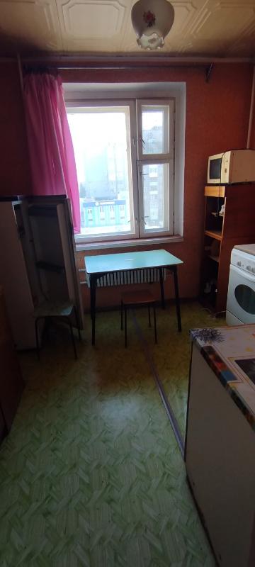 Продаю квартиру в центре города улучшенной планировки с видом на Советскую, требуется ремонт, мебель - Новотроицк