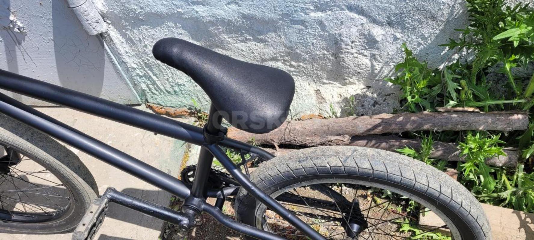 Трюкавой велосид bmx новые камеры и задняя покрышка - Орск