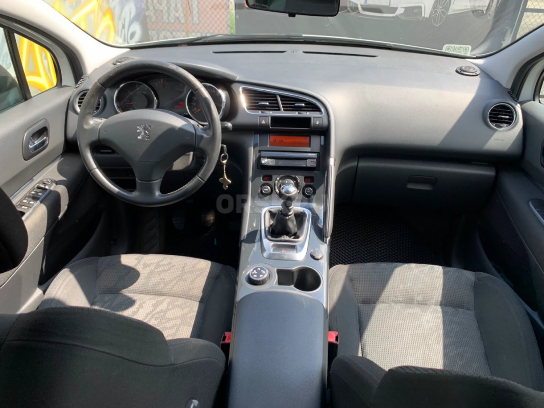 В продаже PEUGEOT 3008 2011 года выпуска. - Орск