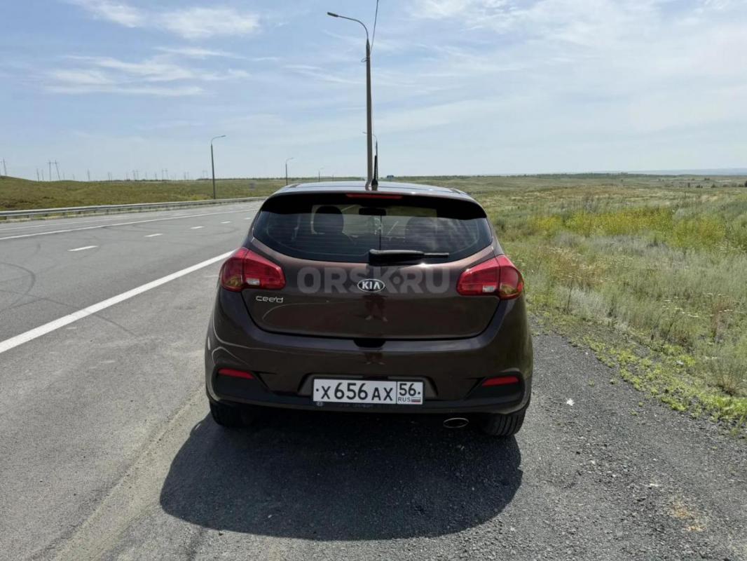 Красивый авто на красивых номерах Kia Ceed 2013 года выпуска в отличном состоянии. - Новотроицк