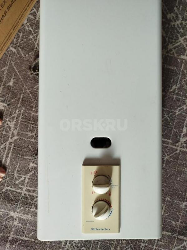 Продам плиту электрическую с духовкой"Мечта",колонку газовую для горячей воды с эл - Орск
