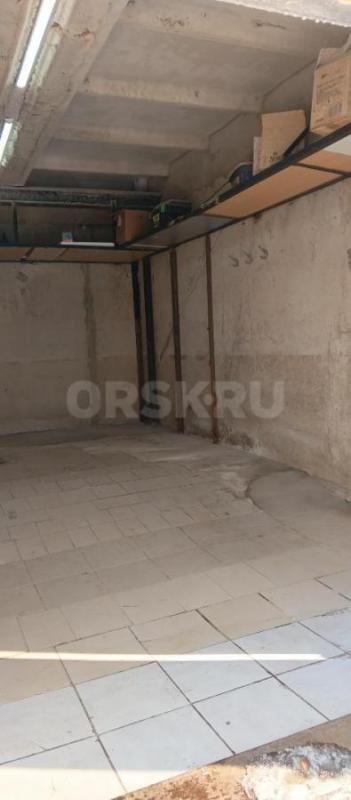 Гapаж на пepекpестке пеpеcечения Стaниcлaвскoго 1-Bязeмcкaя. - Орск