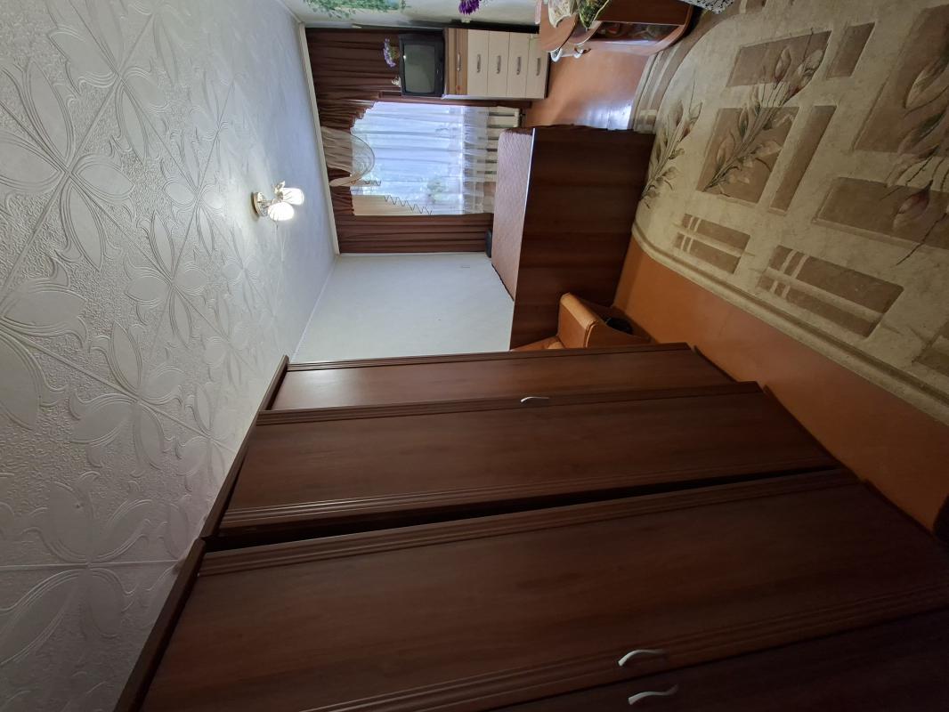 Двухкомнатная квартира на третьем этаже по адресу ул. - Новотроицк