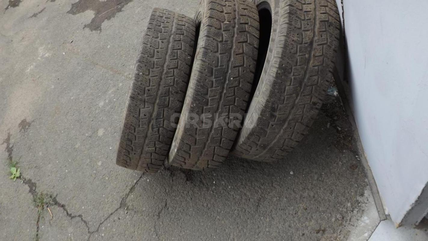 Продам автошины б/у на Газель 3шт ( зимние, без шипов протектор 3 и 5 мм,350руб/шт. - Орск
