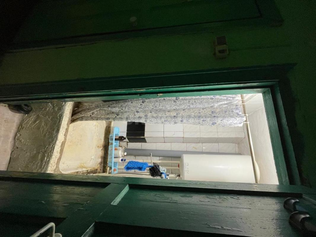 Продаю комнату в общежитии коридорного типа на первой линии по проспекту. - Орск
