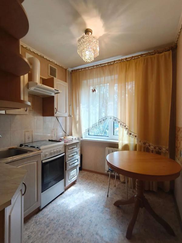 ПРОДАЁТСЯ 2-Х КОМНАТНАЯ КВАРТИРА, С РАЗДЕЛЬНЫМИ КОМНАТАМИ, НА 1 ЭТАЖЕ
Адрес : г. - Новотроицк