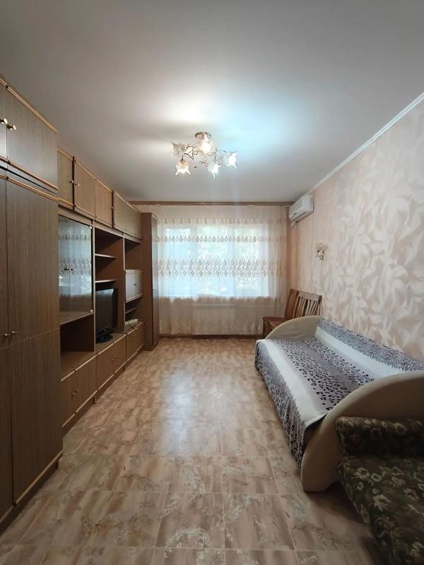 ПРОДАЁТСЯ 2-Х КОМНАТНАЯ КВАРТИРА, С РАЗДЕЛЬНЫМИ КОМНАТАМИ, НА 1 ЭТАЖЕ
Адрес : г. - Новотроицк