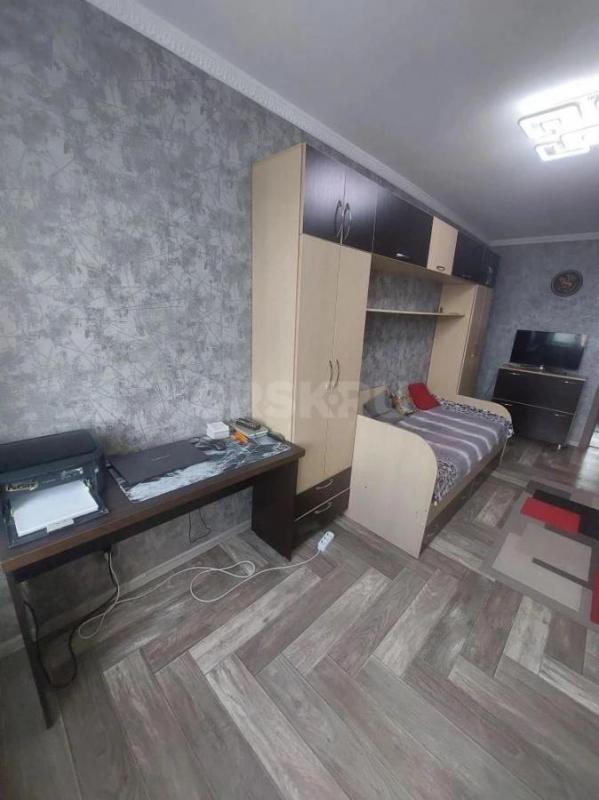 Продам Мебель в детскую комнату ( кровать, шкафы, письменный стол с полкой, комод) . - Орск