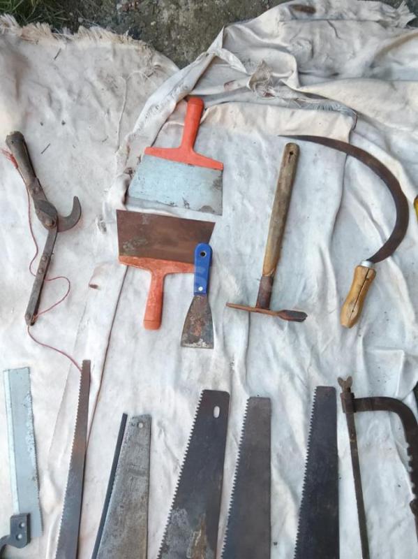 Продам ножовки, серп, веткорез, шпатель, тяпку пистолет для нанесения швов герметиком по 150 рублей - Орск