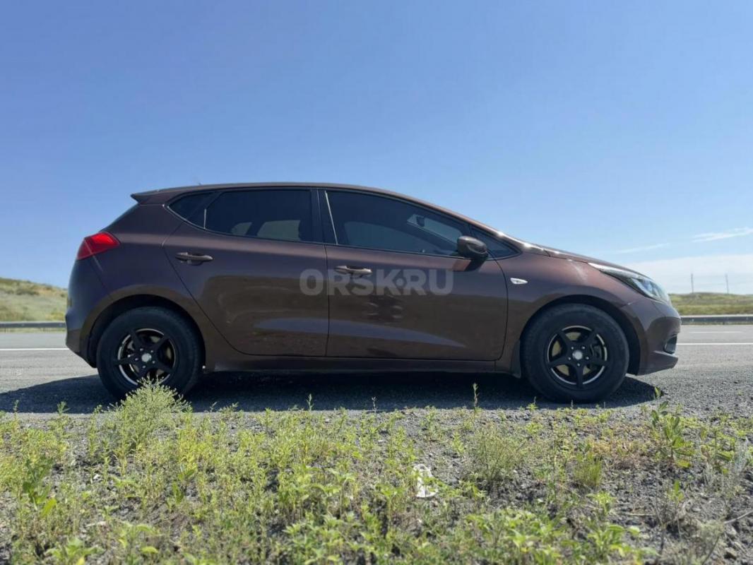 Красивый авто в редком цвете ( несколько штук всего на орск - новотроицк) на красивых номерах Kia Ce - Новотроицк