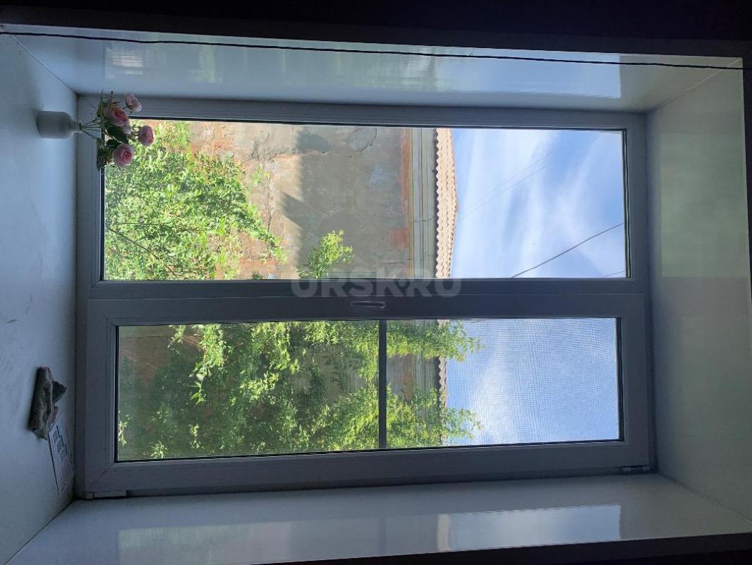 Продам пластиковые окна 1,79*1,18 в отличном состоянии с москитными сетками - 3 комплекта, дверь на - Орск
