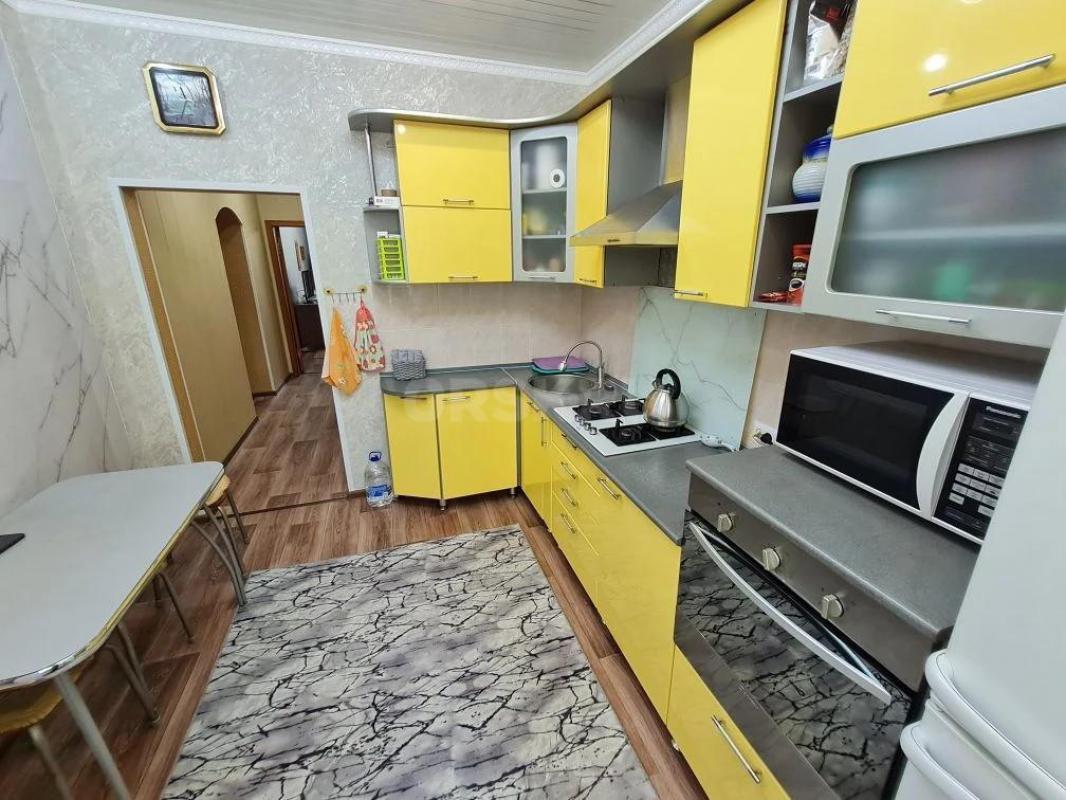 Продам теплую, светлую, просторную 3-х квартиру по адресу ул. - Орск