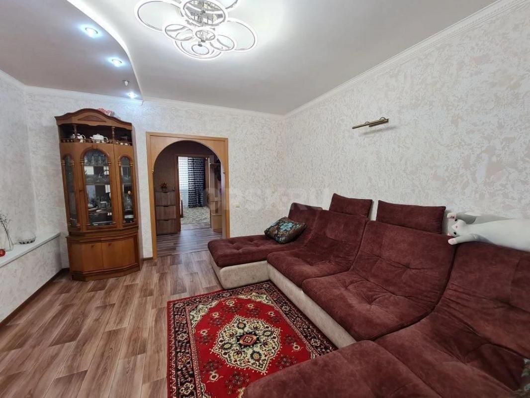 Продам теплую, светлую, просторную 3-х квартиру по адресу ул. - Орск