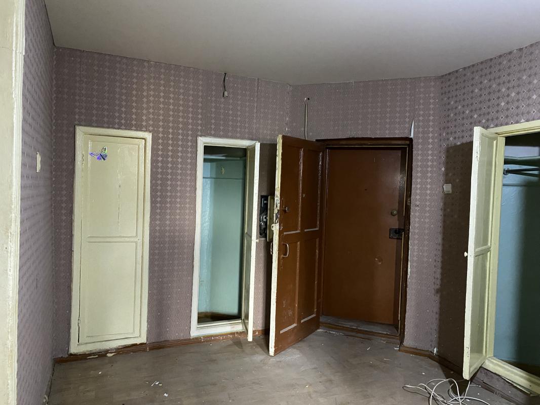 Продается 3 х комнатная квартира старого типа,высокие потолки,окна НОВЫЕ пластиковые,трубы пластик,с - Новотроицк