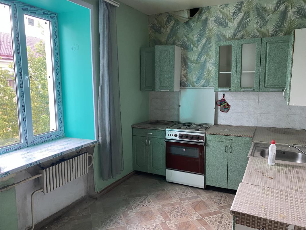 Продается 3 х комнатная квартира старого типа,высокие потолки,окна НОВЫЕ пластиковые,трубы пластик,с - Новотроицк