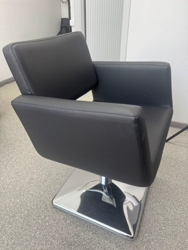 Парикмахерское кресло в идеальном состоянии. 89878749681 - Новотроицк