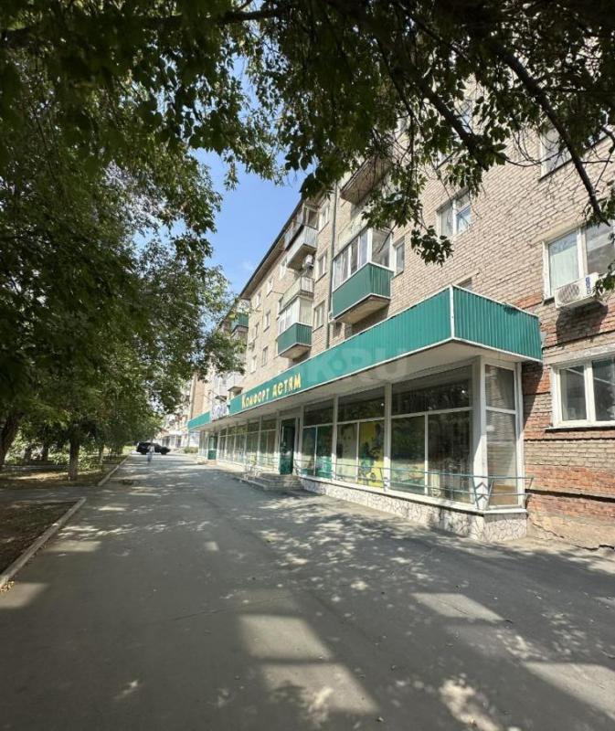 Продам очень тёплую и светлую двухкомнатную квартиру в центре города. - Орск