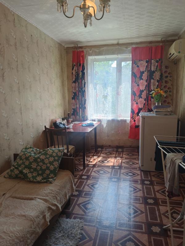 Продаётся уютная трёхкомнатная квартира площадью 61.2 квадратных метра, расположенная на улице Зелён - Новотроицк