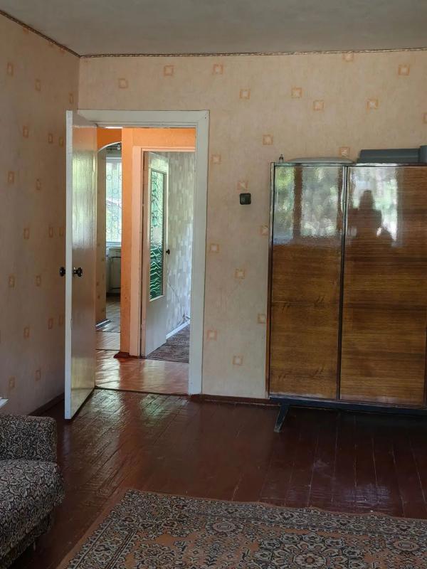 Продаëтся 2-х комнатная квартира, на 1 этаже, 5-ти этажного дома, по адресу:
г. - Новотроицк