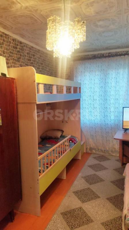 Продается великолепная 3-х комнатная квартира  на первом этаже в 5ти этажном доме  с хорошим ремонто - Орск