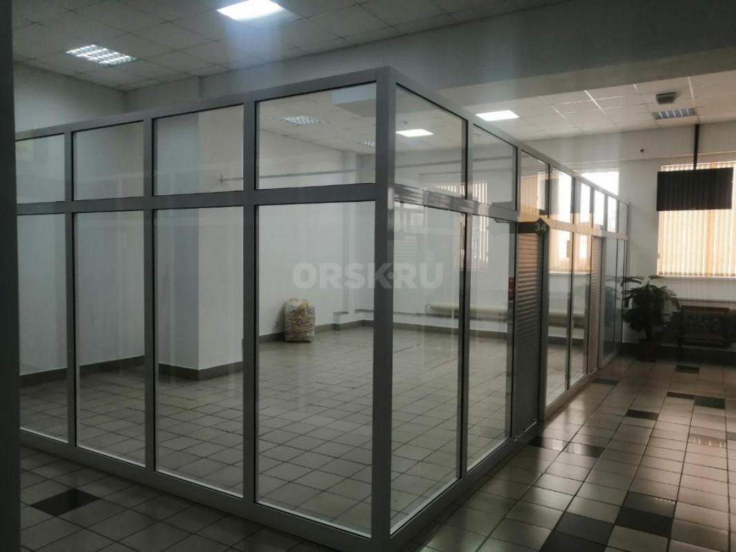 сдам торговый отделы в торговом центре в г Медногорске. 12 и 50м2 - Медногорск